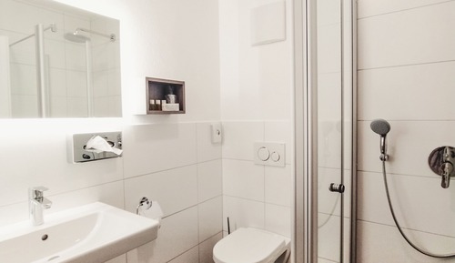 Habitación con 2 camas individuales, baño privado