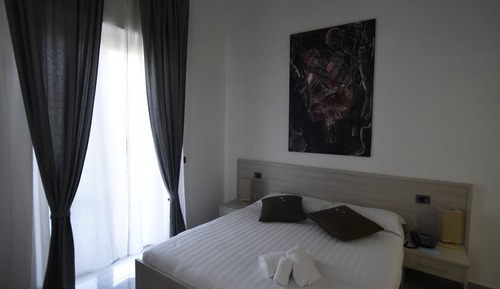 Habitación con 1 cama doble o 2 individuales, vistas al jardín