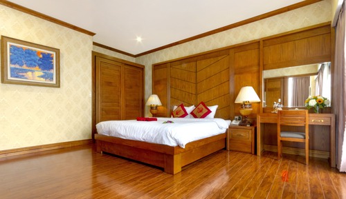 Suite (Landmark)