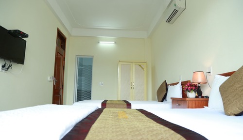Habitación básica con 2 camas individuales, 2 camas de matrimonio