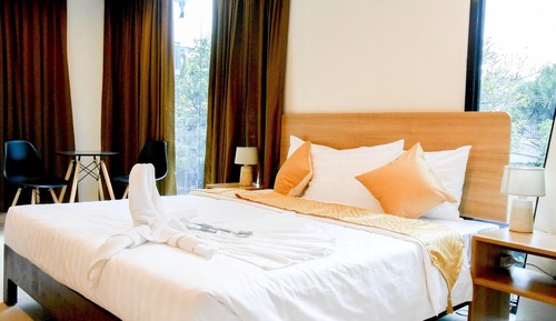 Suite City, 1 cama de matrimonio grande, frigorífico y microondas, vistas a la montaña