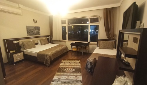 TRIPLE ROOM WITH RIVER VIEW