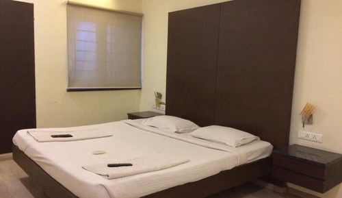Habitación estándar, 1 cama de matrimonio grande, vistas a la ciudad