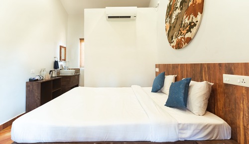 TROPICAL A/C ROOM