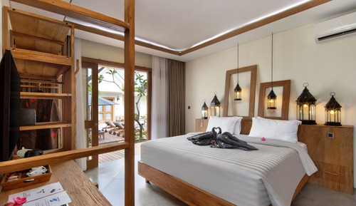 Suite superior, 1 cama de matrimonio grande, bañera, vistas a la piscina