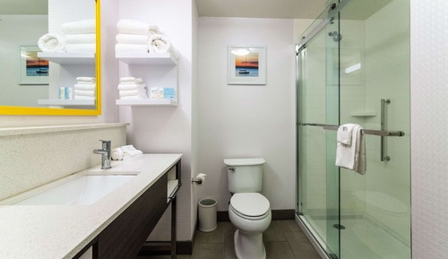 Habitación, 2 camas de matrimonio, frigorífico y microondas