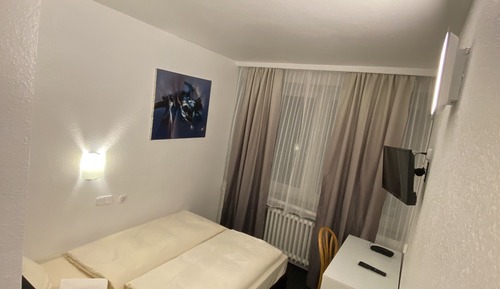Habitación básica doble, 1 cama de matrimonio grande