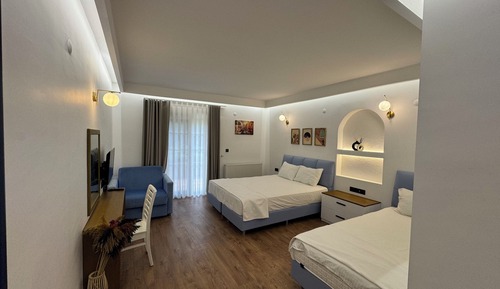 Habitación triple estándar, balcón