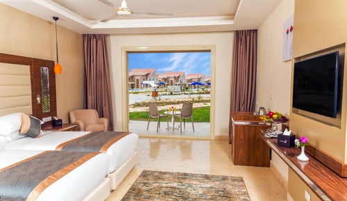 Habitación triple Deluxe (Egyptians and resident only)