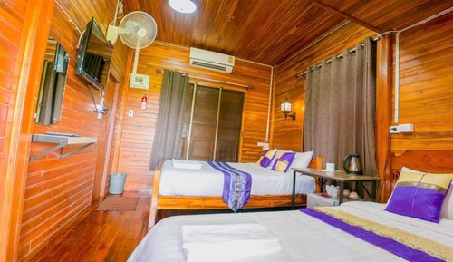Deluxe Bungalow (1)