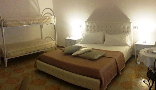 Habitación cuádruple, baño privado (Ulivo)