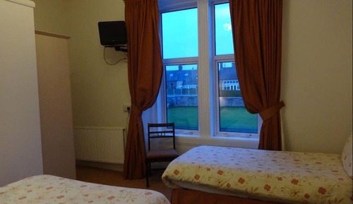 Habitación familiar (2 Adults 1 Child)
