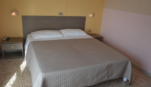 Habitación con 1 cama doble o 2 individuales, balcón