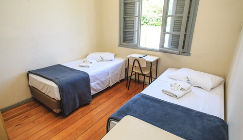 Habitación básica con 2 camas individuales, varias habitaciones, no fumadores, vistas al patio