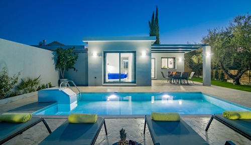 Villa familiar, 2 habitaciones, piscina privada, vistas a la piscina (Artemisia)
