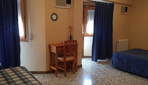 Habitación triple, accesible para personas con discapacidad