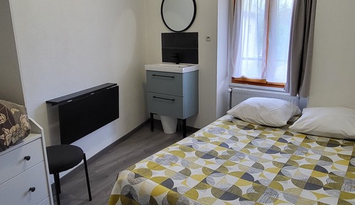Habitación estándar doble, baño compartido, vistas a la montaña (Chambre Alpe d'huez)