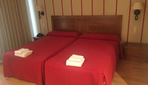 Habitación con 1 cama doble o 2 individuales, balcón
