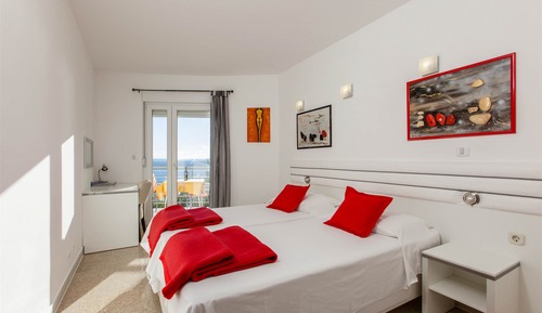 Donkey. Sea View Apartment with Panoramic Balcony