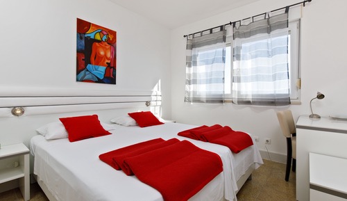 Stork. Sea View Apartment with Panoramic Balcony