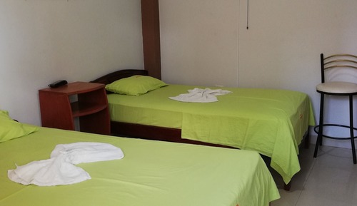 Habitación Doble (02 camas de plaza y media)