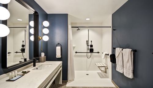Habitación estándar, 2 camas de matrimonio (Communication, Roll-In Shower)
