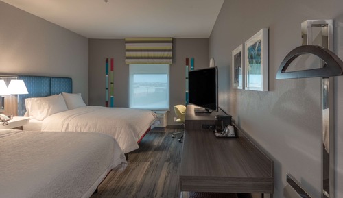 Habitación, frigorífico y microondas (Hearing)