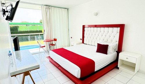 Habitación superior, 1 cama de matrimonio grande, vistas a la piscina