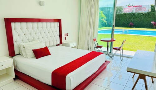 Habitación Deluxe, 1 cama de matrimonio grande, Aire acondicionado, vistas a la piscina