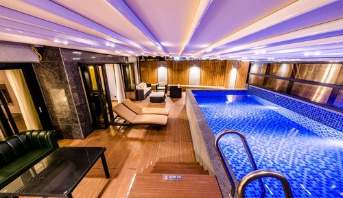Pool Villa Suite (Free use of Infinity Pool included)