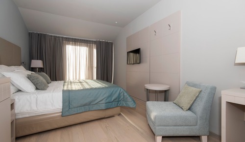 Habitación superior con 1 cama doble o 2 individuales, 1 cama de matrimonio grande