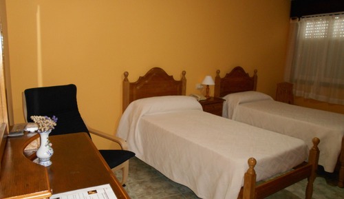 Habitación con 2 camas individuales