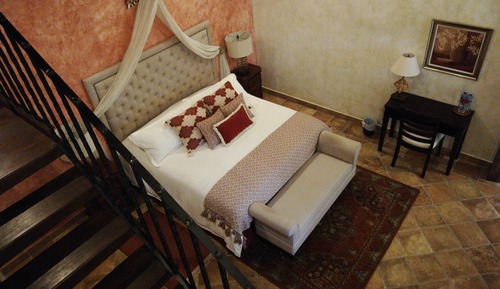 Suite familiar, varias camas, baño privado, en la zona del jardín