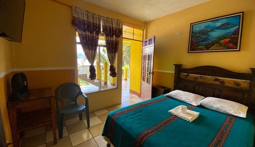 Habitación básica, baño privado