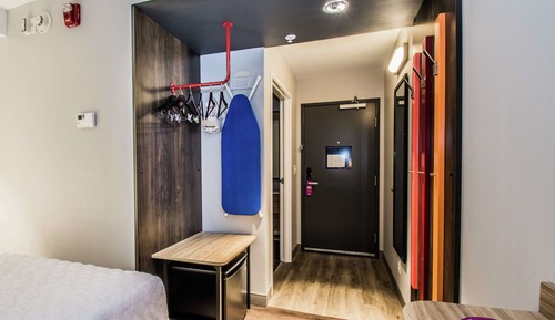 Habitación, 2 camas de matrimonio, accesible para personas con discapacidad (Hearing)