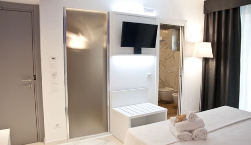 Habitación Deluxe doble, 1 cama de matrimonio, baño privado, vistas al mar