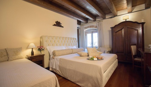 Habitación triple básica, vistas a la ciudad