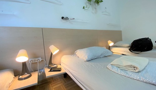 Habitación cuádruple económica, baño compartido