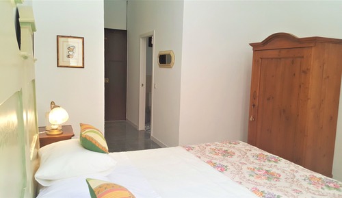 Habitación Business con 1 cama doble o 2 individuales, 2 camas individuales