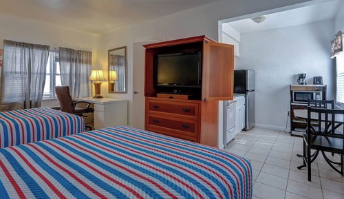 Estudio, 2 camas de matrimonio, accesible en silla de ruedas, junto a la piscina