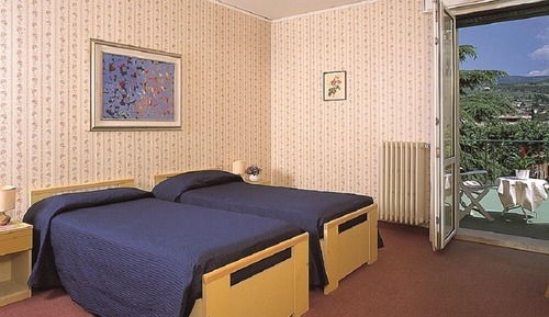 Habitación con 1 cama doble o 2 individuales, balcón