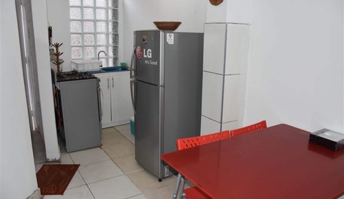 Apartamento clásico, 2 habitaciones, frigorífico, planta baja