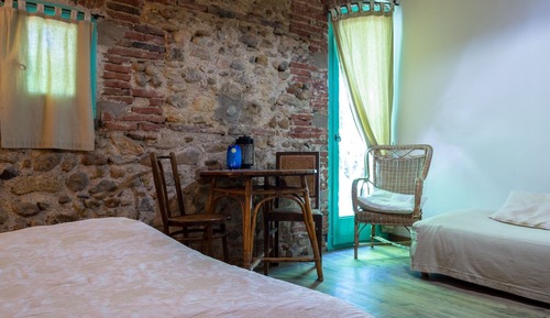 Habitación triple Confort, baño privado, vistas al jardín (La chambre verte)