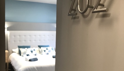 Habitación estándar con 1 cama doble o 2 individuales, vistas a la montaña