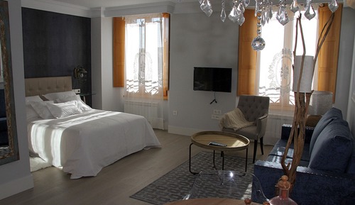 Suite (B)