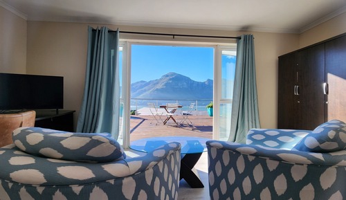 Habitación familiar con 1 cama doble o 2 individuales, varias camas, balcón, vistas al mar