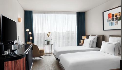 Deluxe Twin Room with Partial Sea View