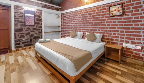 One Bedroom Garden View Suite with Balcony