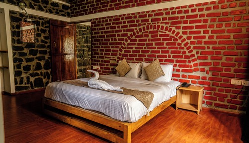 One Bedroom Streamside Suite with Balcony