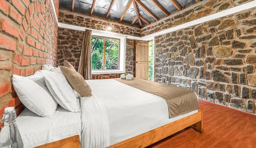 One Bedroom Valley View suite with Balcony